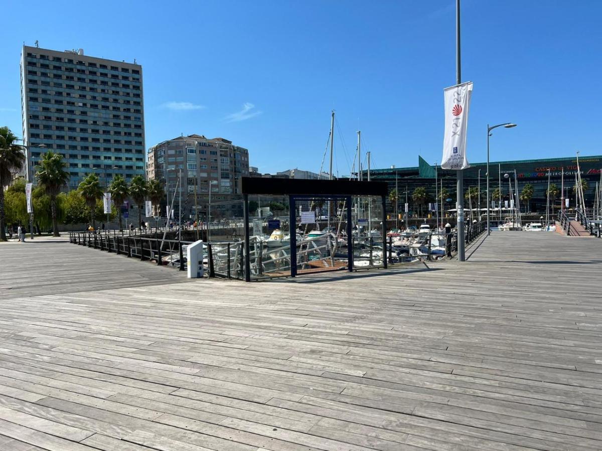 Casa Flotante En El Puerto De Vigo - Different Charter Hotel Buitenkant foto