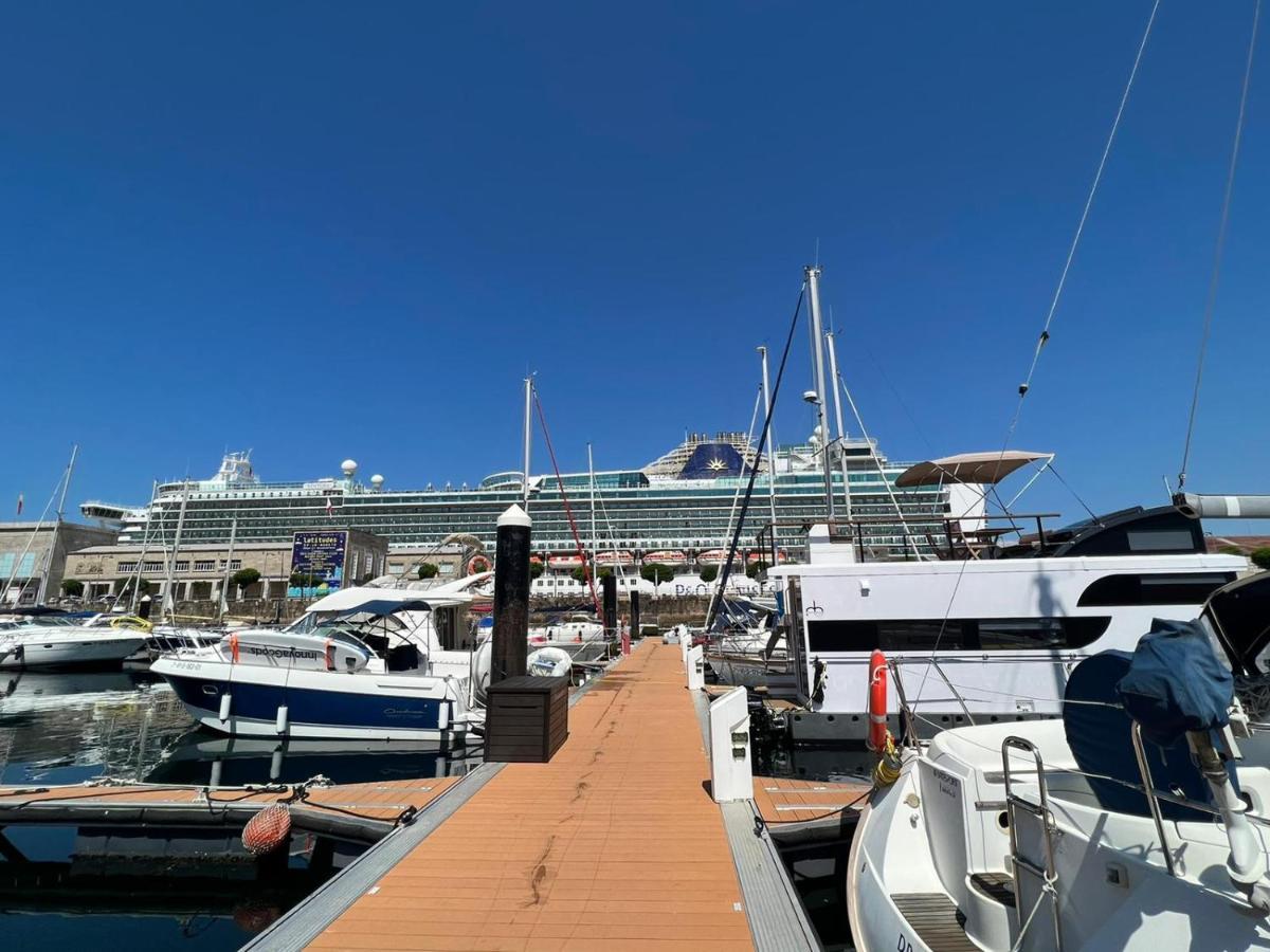 Casa Flotante En El Puerto De Vigo - Different Charter Hotel Buitenkant foto